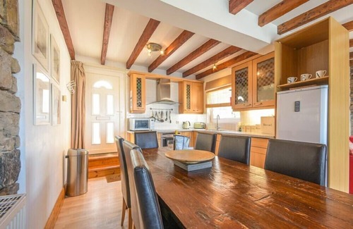 Seahouses Cottage | FARNE LOOKOUT: Pet-Friendly Retreat with Ocean View