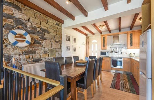 Seahouses Cottage | FARNE LOOKOUT: Pet-Friendly Retreat with Ocean View