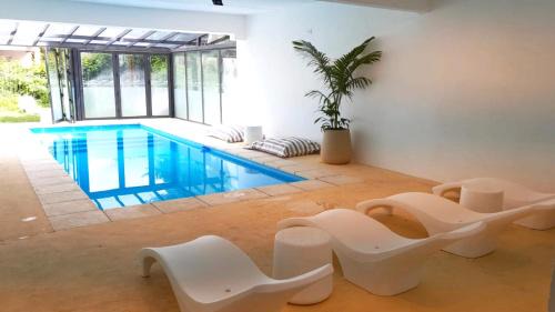 Las Gaviotas Apartment | Farnese Apart & Spa: Ocean View Retreat with Hot Tub