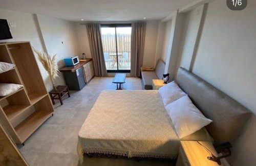 Las Colinas de Peralta Ramos Apartment | Faro Aparts: Family-Friendly Retreat with Pool & Breakfast