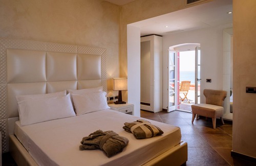 Isola del Giglio Bed & Breakfast | Guest Rated: Resort Faro di Punta Fenaio - Family-Friendly Escape