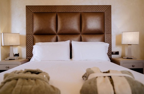 Isola del Giglio Bed & Breakfast | Guest Rated: Resort Faro di Punta Fenaio - Family-Friendly Escape
