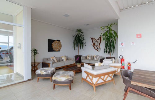 Jardim Brasil Hotel | Relax at Faro Hotel with Pool, Spa & Breakfast Included
