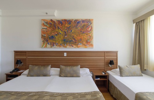 Sao Jose dos Campos Hotel | Discover Faro Hotel: Family-Friendly & Spa Amenities Await