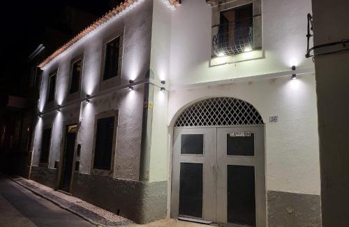 Se House | Faro Town House: Guest Rated 9.3 with Pet-Friendly Amenities