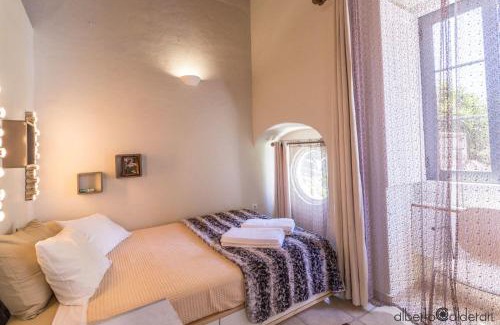 Se House | Faro Town House: Guest Rated 9.3 with Pet-Friendly Amenities