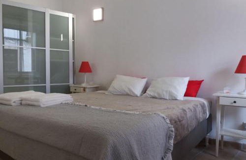 Se House | Faro Town House: Guest Rated 9.3 with Pet-Friendly Amenities