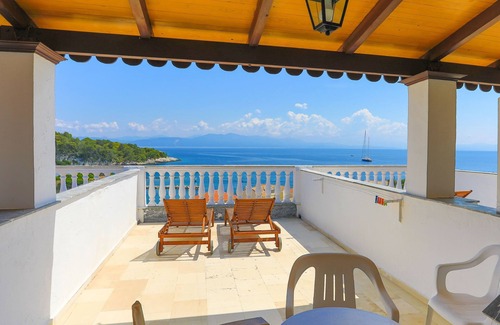 Gaios Apartment | Unforgettable Sea Views at Faros Dio: Gaios Studio Retreat