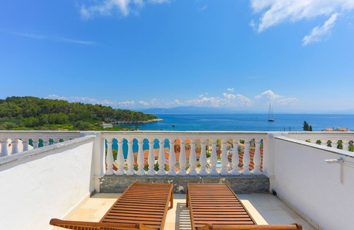 Gaios Apartment | Unforgettable Sea Views at Faros Dio: Gaios Studio Retreat