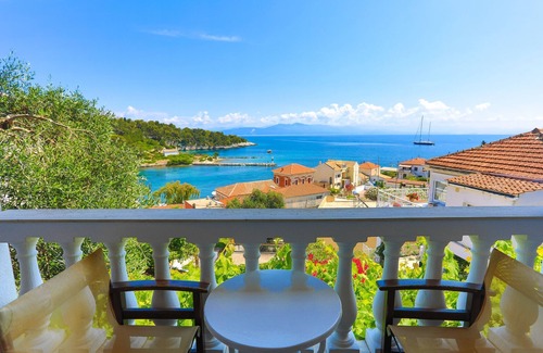 Gaios Apartment | Cozy Faros Exi: Beachfront Retreat with Ocean Views