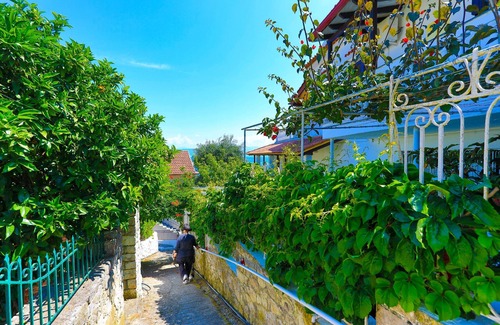 Gaios Apartment | Cozy Faros Exi: Beachfront Retreat with Ocean Views
