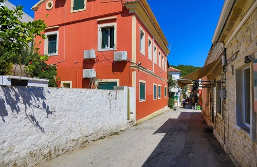 Gaios Apartment | Guest Rated 10/10: Faros Octo Gaios Guest House by the Sea