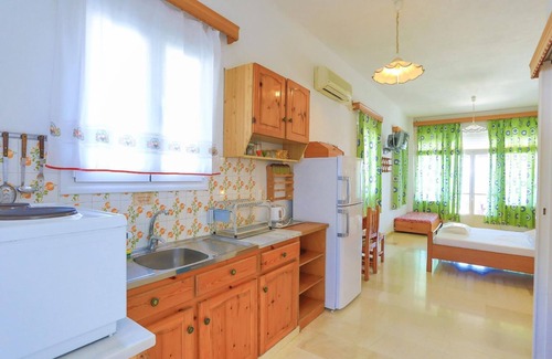 Gaios Apartment | Cozy Faros Tria in Gaios: Ideal for Families, Breakfast Included