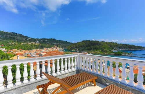 Gaios Apartment | Cozy Faros Tria in Gaios: Ideal for Families, Breakfast Included