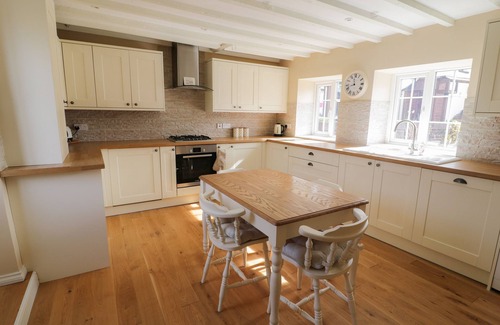Sturton By Stow Cottage | Pet-Friendly Farriers Cottage: Perfect Country Getaway