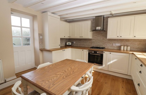 Sturton By Stow Cottage | Pet-Friendly Farriers Cottage: Perfect Country Getaway