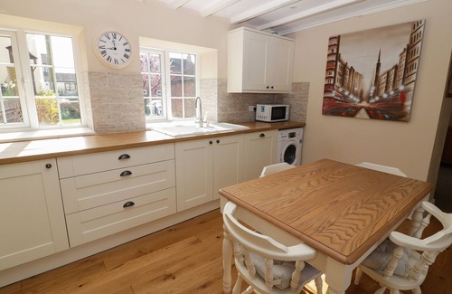 Sturton By Stow Cottage | Pet-Friendly Farriers Cottage: Perfect Country Getaway