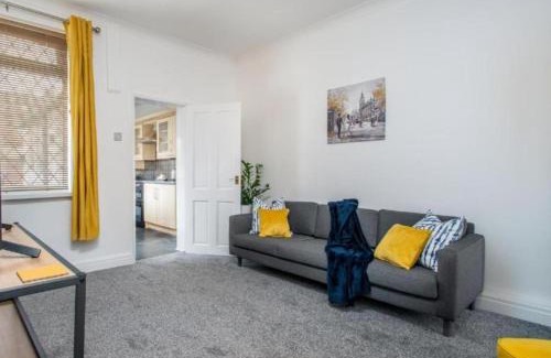 Goole Apartment | Charming Four-Bedroom House in Family-Friendly Sicily