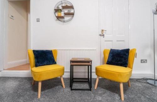 Goole Apartment | Charming Four-Bedroom House in Family-Friendly Sicily