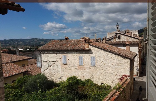Gubbio House | Experience Gubbio at Bishop 7: Pet-Friendly & Spa Retreat