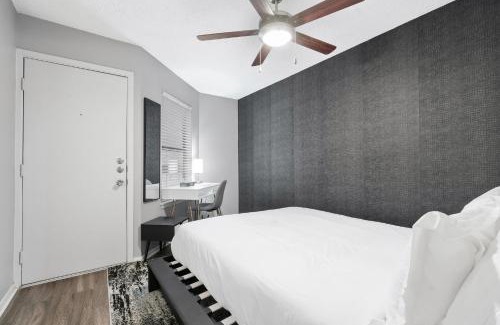 Brentwood Apartment | Modern 1B in Austin with Pool & BBQ for Family Fun