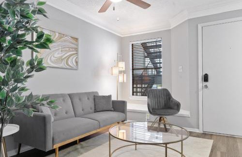 Brentwood Apartment | Modern 1B in Austin with Pool & BBQ for Family Fun