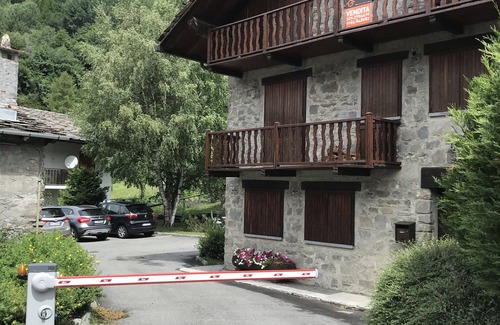 Courmayeur Apartment | Captivating Views of Mont Blanc with Family-Friendly Amenities