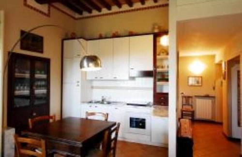 Colle di Val d'Elsa Apartment | Enchanting Apartment with Pool in a Medieval Village
