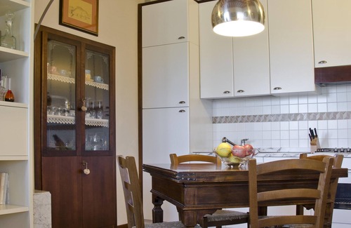Colle di Val d'Elsa Apartment | Enchanting Apartment with Pool in a Medieval Village