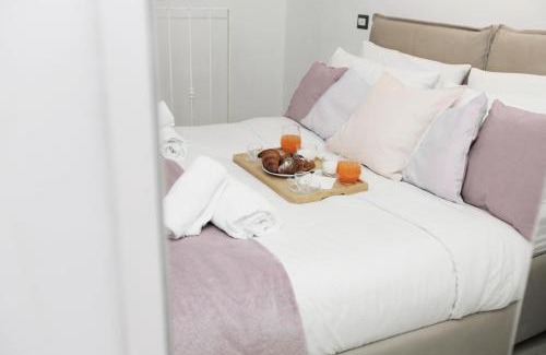 Tricolore Apartment | Stylish Fashion Loft Just 8 Minutes from DUOMO