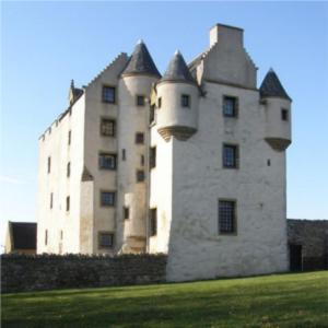 Musselburgh Bed & Breakfast | Faside Estate: Eco-Friendly Escape with Hot Tub & Fireplace
