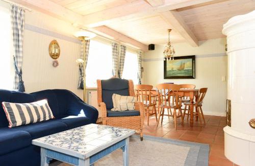 Oldsum Apartment | Family-Friendly Retreat at Faskers Hüs Whg 01 - 4 Stars