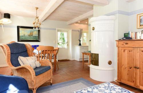 Oldsum Apartment | Family-Friendly Retreat at Faskers Hüs Whg 01 - 4 Stars