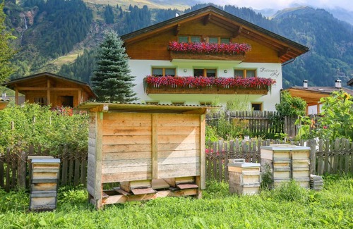 Racines Apartment | Outstanding Fassnauerhof Ridnaun: Pet & Child Friendly Stay