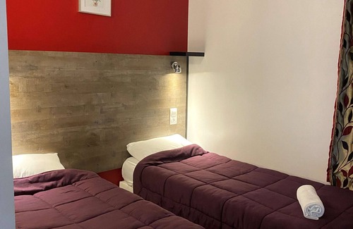 Brie-Comte-Robert Hotel | Budget-Friendly Stay at Fast Hotel Brie- Comte-Robert
