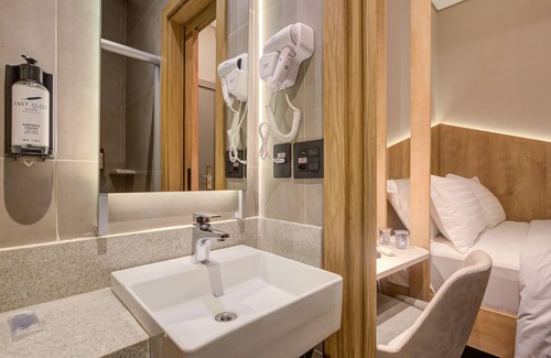 Aeroporto Internacional Governador Andre Franco Montoro Hotel | Convenient Fast Sleep Suites at Guarulhos Airport Terminal 2