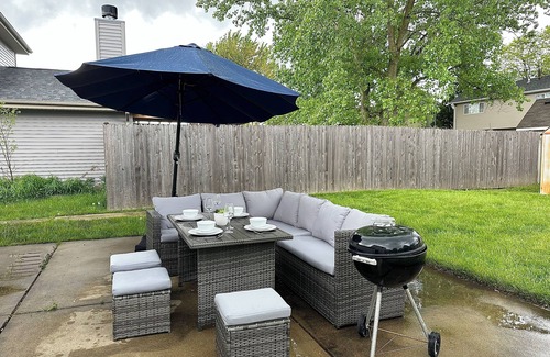 Fox Valley House | Comfortable 3-Bedroom Retreat with Fast Wi-Fi & Free Parking