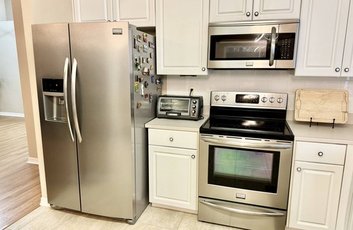 Lake Bernadette House | Relaxing Retreat near Wesley Chapel with Pool & Spa Amenities
