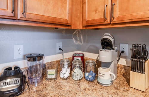Huntsville Apartment | Cozy Retreat with King Bed, Fast WiFi & Pool Access