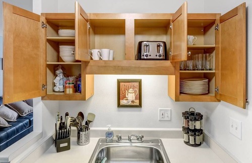 Wauwatosa Apartment | Top-Rated Hotel with King Bed, Fast WiFi & Pool Access