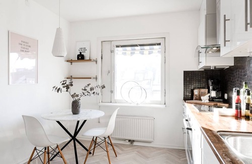 Vasastan Apartment | Fast WiFi and Ideal Location with Self Check-in Options