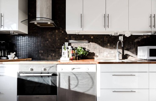 Vasastan Apartment | Fast WiFi and Ideal Location with Self Check-in Options