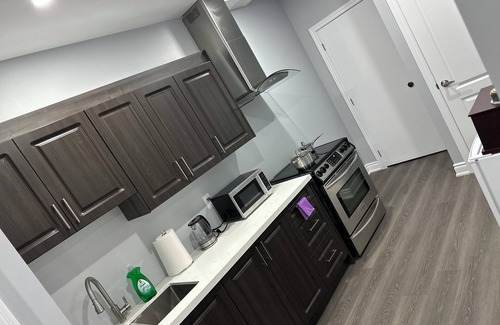 Brampton House | Cozy Stay at Fastbear 2 with Breakfast & Family-Friendly Vibes