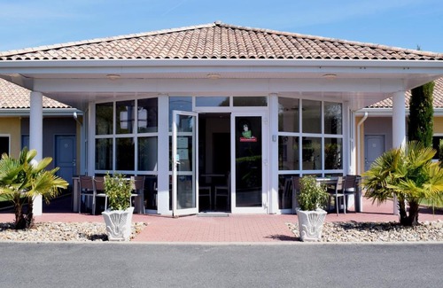 Montcaret Hotel | Discover Fasthôtel - Saint Emilion Est: Pet-Friendly Stay