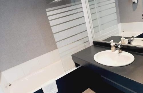 Sebazac-Concoures Hotel | Pet-Friendly Fasthotel L'Eldorado with Breakfast Included