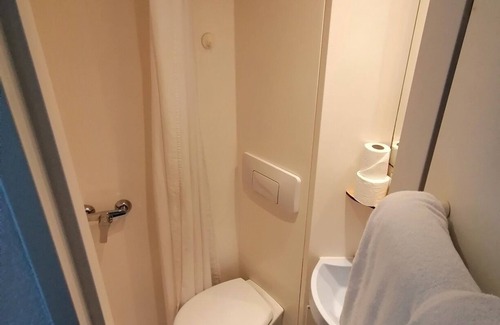 Saint-Jean-de-Vedas Hotel | Budget-Friendly FastHotel Montpellier Ouest with Spa & Restaurant