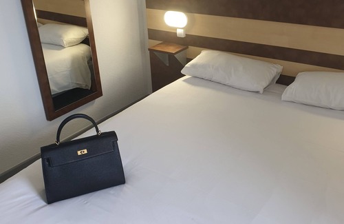Saint-Jean-de-Vedas Hotel | Budget-Friendly FastHotel Montpellier Ouest with Spa & Restaurant