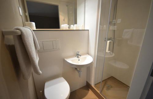 Chambray-les-Tours Hotel | Convenient Fasthotel Tours Sud: Family & Pet Friendly Stay