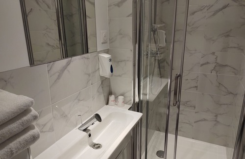 Charnay-les-Macon Hotel | Enjoy Family-Friendly Comfort at Fasthotel Well Inn Macon Sud