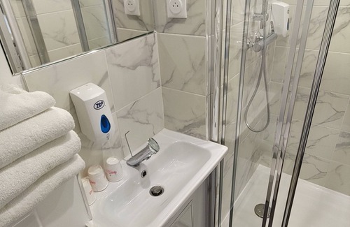 Charnay-les-Macon Hotel | Enjoy Family-Friendly Comfort at Fasthotel Well Inn Macon Sud